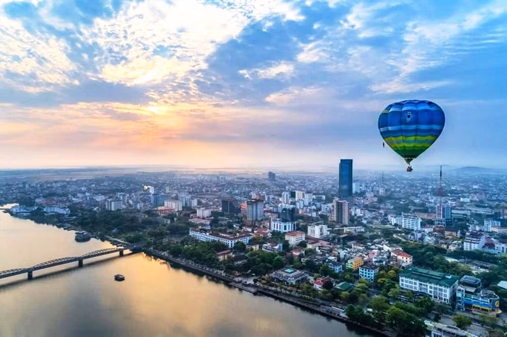 Thành phố Huế hiện nay sẽ được chia thành 2 quận Bắc và Nam sông Hương.
