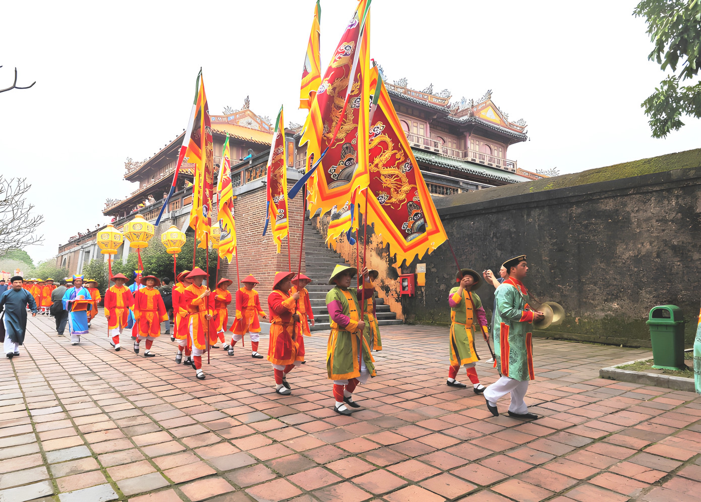 Ngày 2/2 (23 tháng Chạp), Trung tâm BTDTCĐ Huế tổ chức lễ Thướng Tiêu (dựng nêu) tại Đại nội - Hoàng cung Huế nhằm tái hiện nghi lễ xưa của triều đình nhà Nguyễn vào dịp Tết cổ truyền của dân tộc. Ảnh: Xuân Đạt
