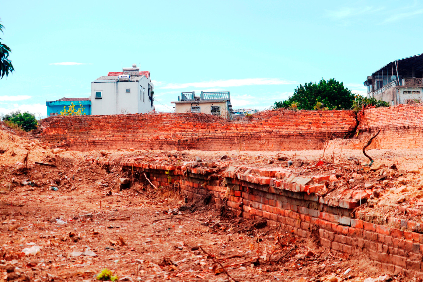 Đây là dự án đi kèm công tác di dân Thượng thành Huế, do Trung tâm Phát triển Quỹ đất TP Huế làm chủ đầu tư, với tổng kinh phí thực hiện trị giá trên 35 tỷ đồng.