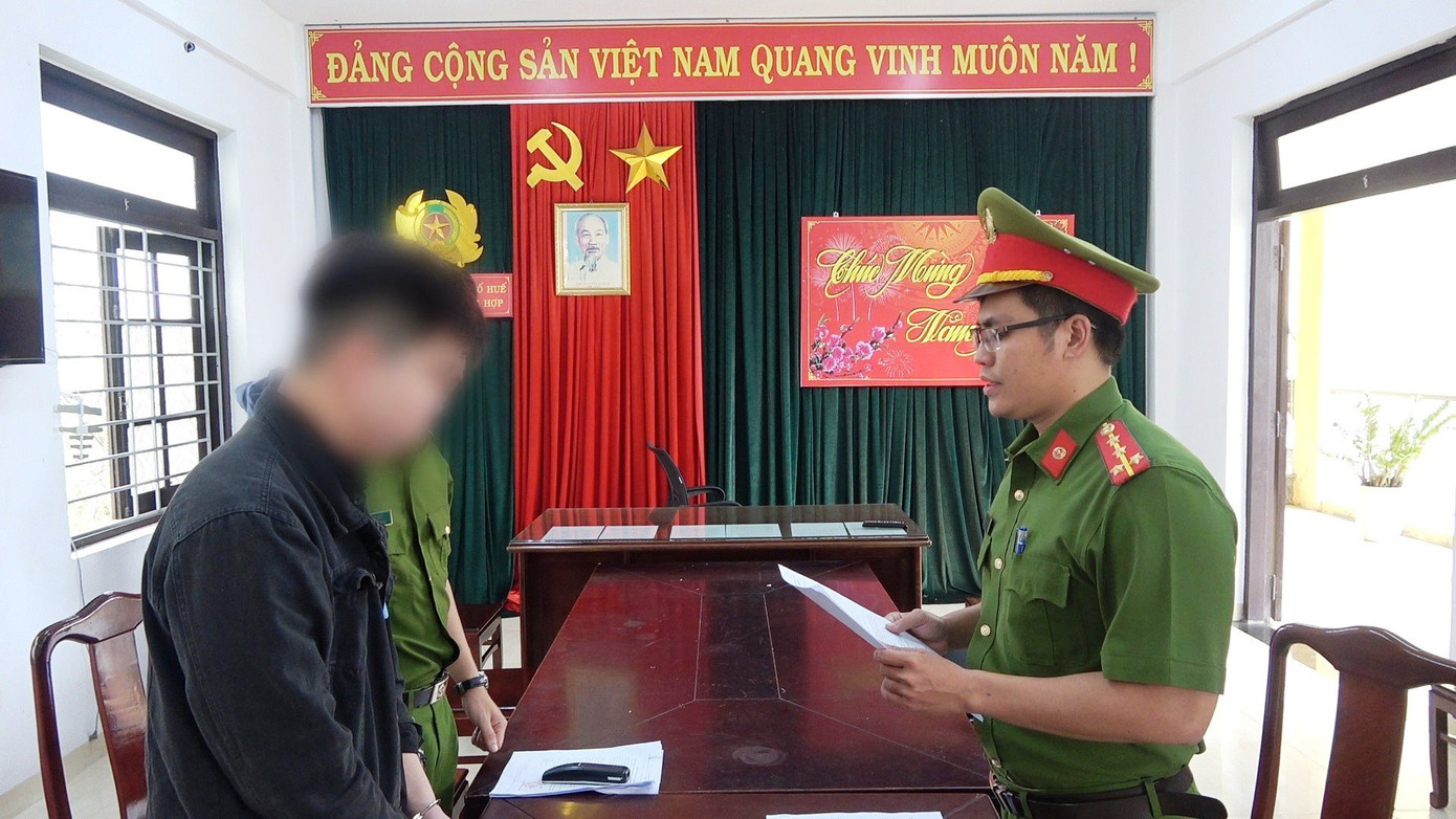 Đọc lệnh khởi tố, bắt tạm giam đối với Châu Văn T.