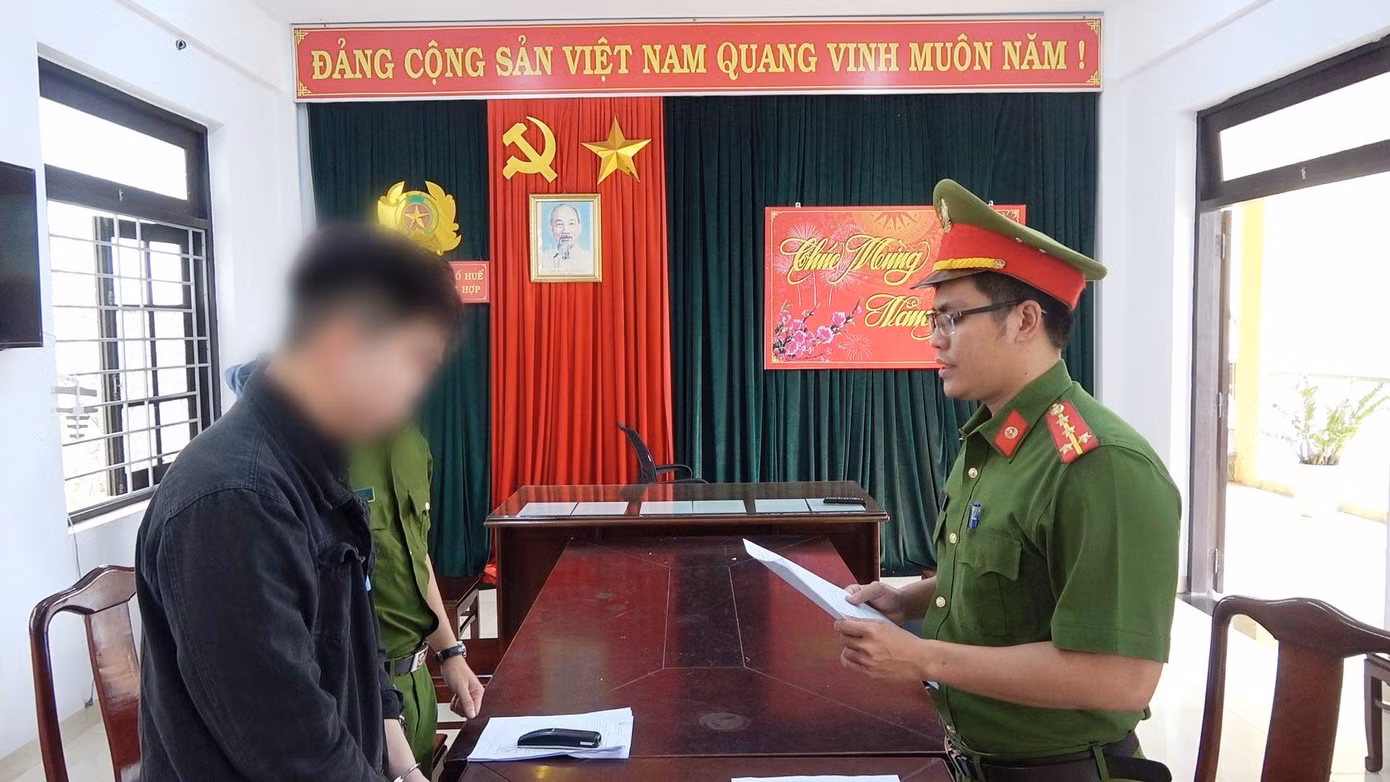 Đọc lệnh khởi tố, bắt tạm giam đối với Châu Văn T.