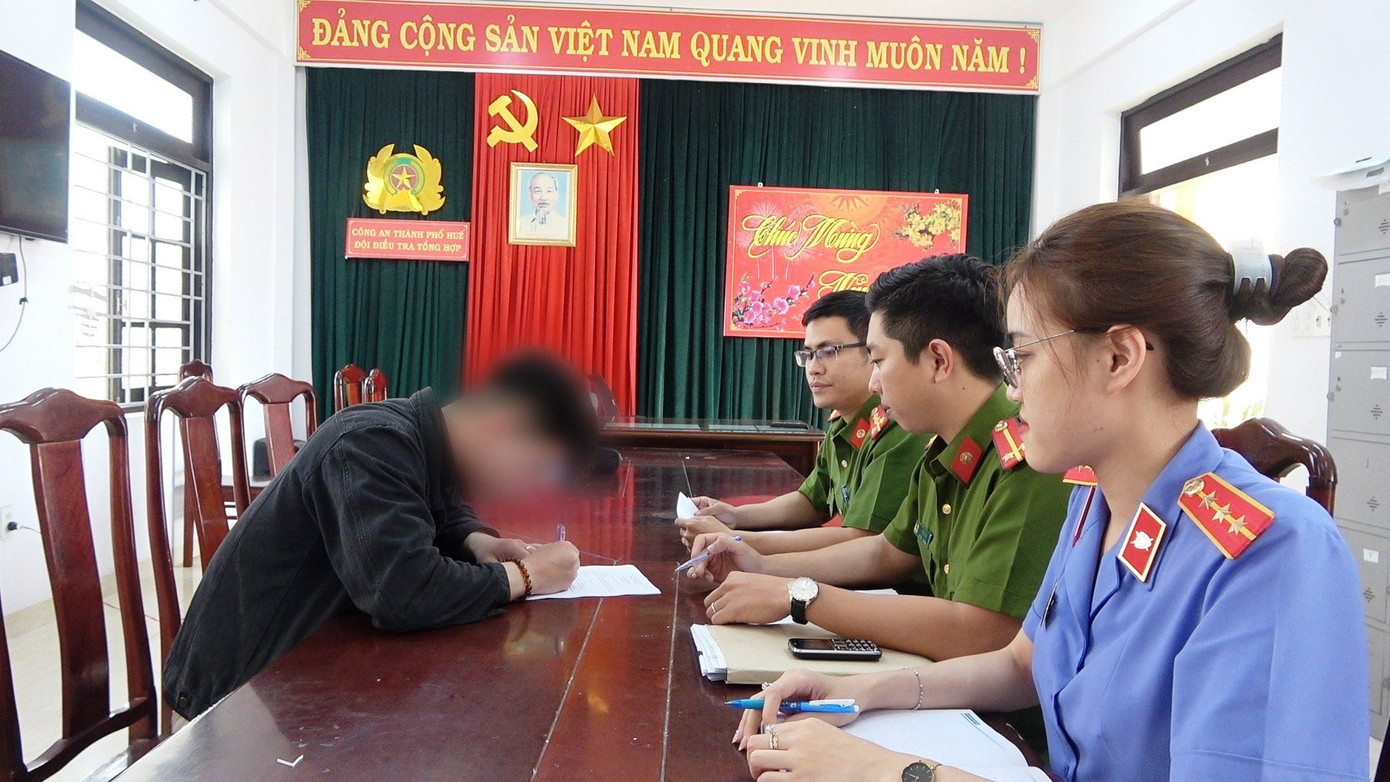 Đối tượng Châu Văn T. tại cơ quan công an. Ảnh: CACC