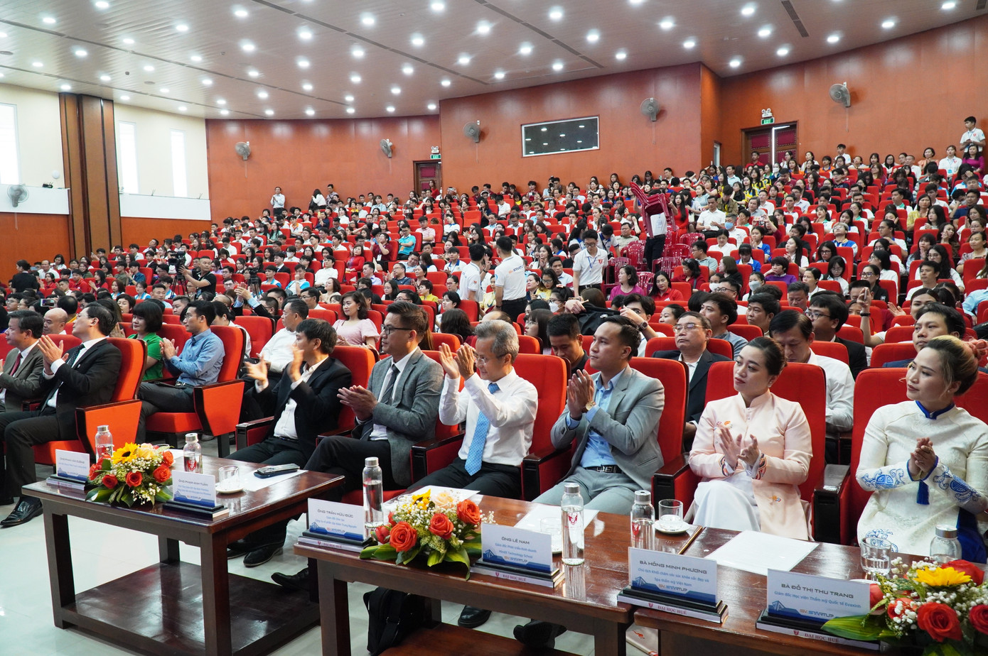 Quang cảnh lễ bế mạc.