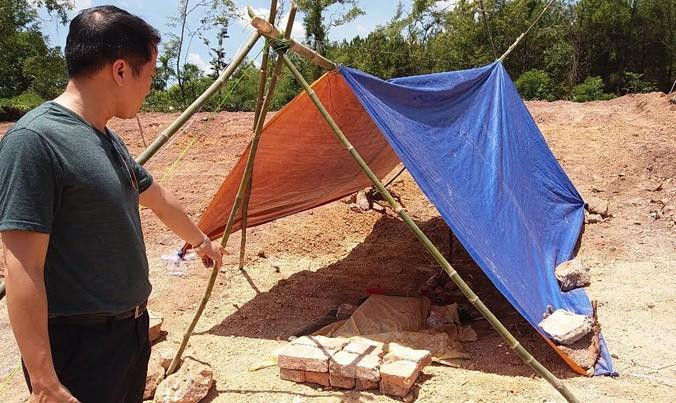 Vị trí lăng mộ của bà Tài nhân họ Lê - vợ vua Tự Đức - bị san phẳng trong quá trình thi công xây dựng bãi đỗ xe du lịch Vị trí lăng mộ của bà Tài nhân họ Lê - vợ vua Tự Đức - bị san phẳng trong quá trình thi công xây dựng bãi đỗ xe du lịch