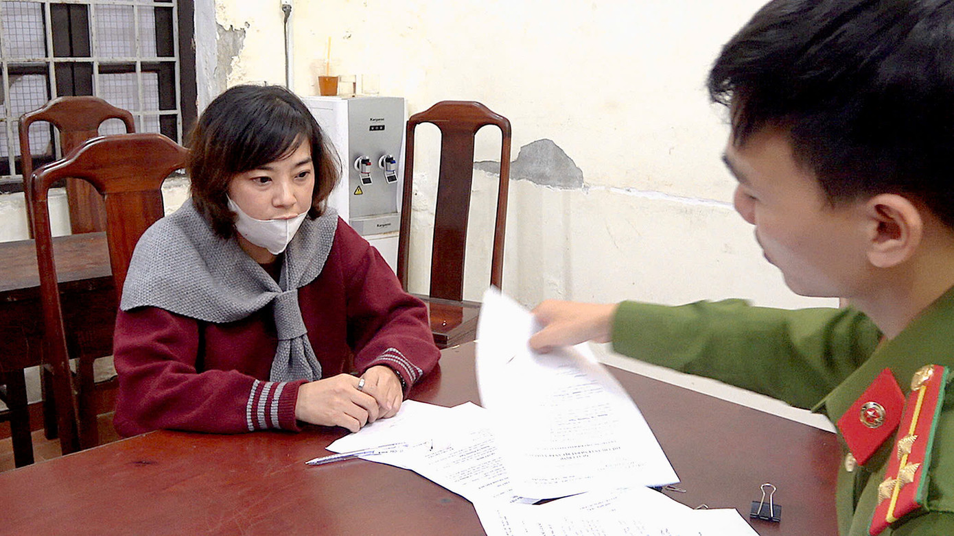 Công an lấy lời khai đối với Trương Trọng Long (ảnh trên) và Hoàng Thị Phương Ngọc. Công an lấy lời khai đối với Trương Trọng Long (ảnh trên) và Hoàng Thị Phương Ngọc.