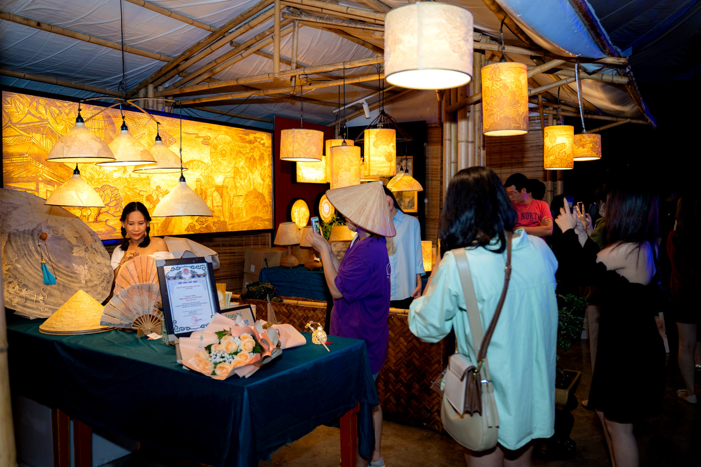 Đèn lồng Trúc chỉ. (Ảnh: Đình Hoàng)