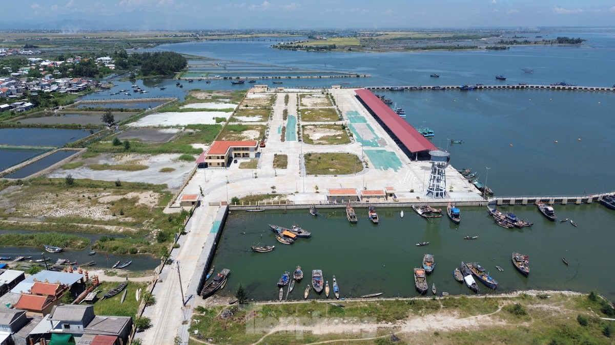 Toàn cảng cá Thuận An vừa đưa vào sử dụng.