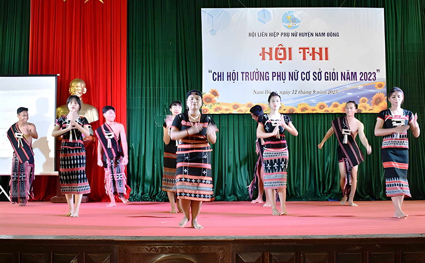 Sinh hoạt văn hóa, văn nghệ của người dân vùng cao Nam Đông, TT-Huế. Sinh hoạt văn hóa, văn nghệ của người dân vùng cao Nam Đông, TT-Huế.