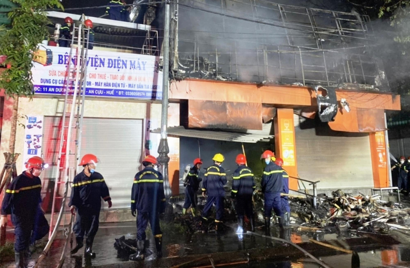 Một vụ cháy lớn xảy ra tại cửa hàng kinh doanh thiết bị điện ở TP Huế hồi giữa tháng 10 vừa qua. Ảnh CACC Một vụ cháy lớn xảy ra tại cửa hàng kinh doanh thiết bị điện ở TP Huế hồi giữa tháng 10 vừa qua. Ảnh CACC