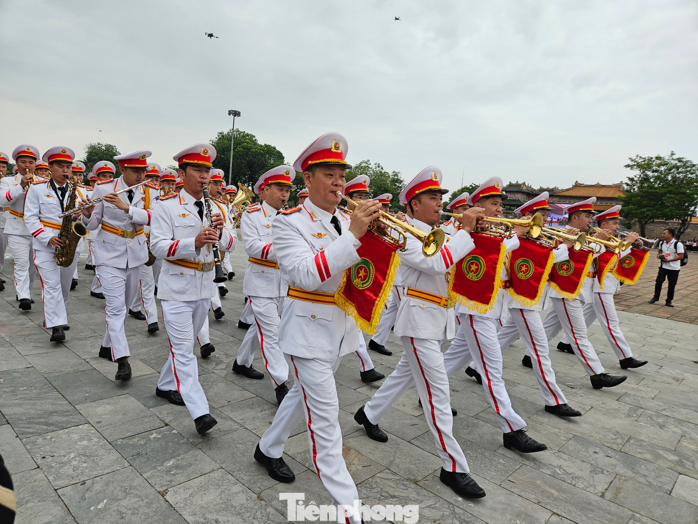 Điều khiển mô tô đặc chủng, diễu hành kỵ binh và trình diễn quân nhạc