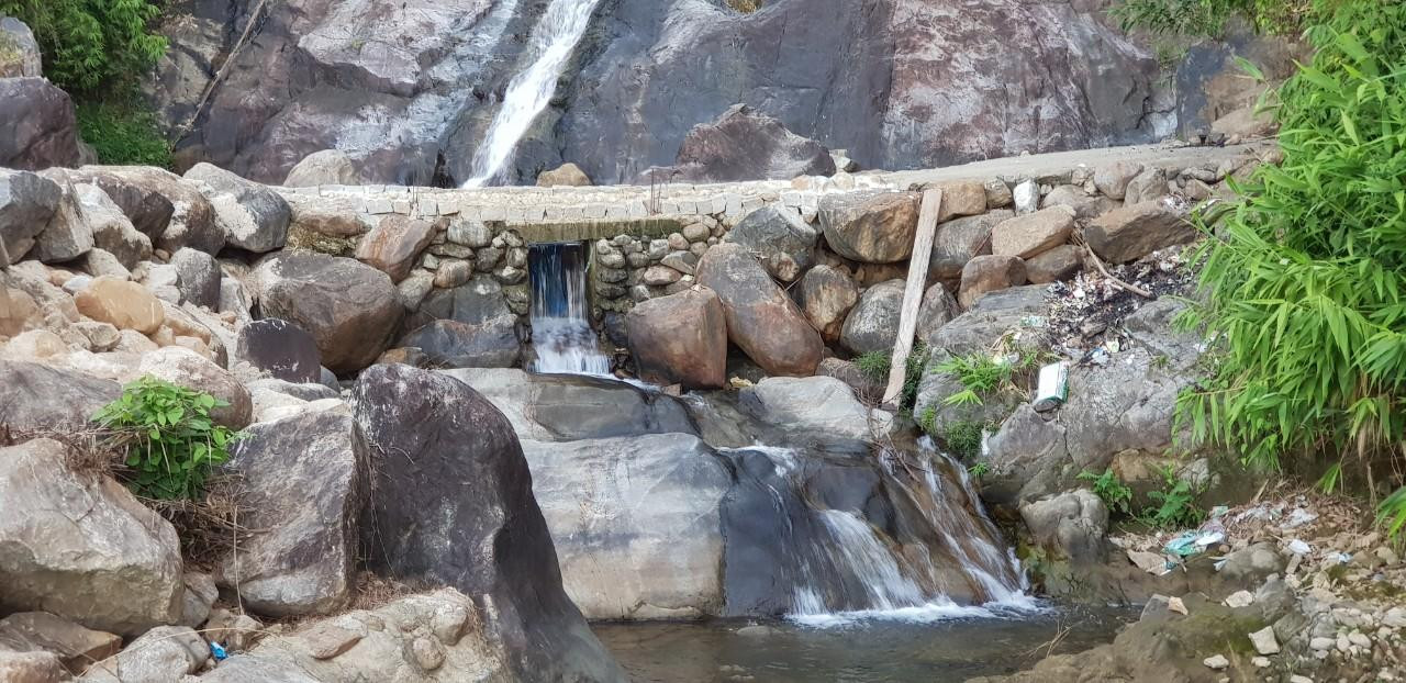 Hiện vẫn chưa có cá nhân, đơn vị liên quan nào để xảy ra hành vi xây dựng trái phép tràn lan tại xã Lộc Hòa bị xử lý trách nhiệm. Ảnh: N.V