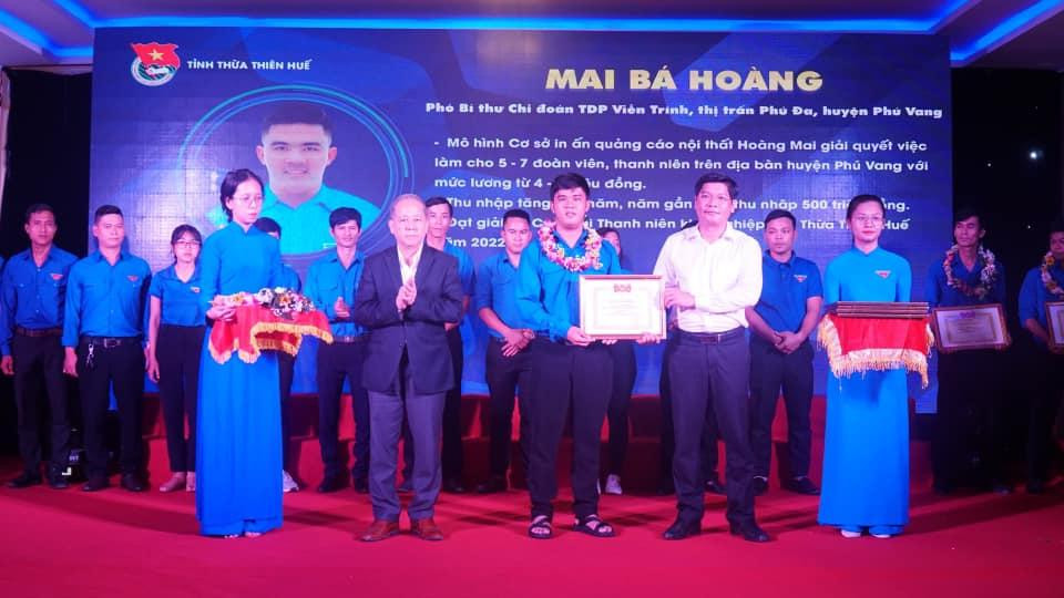 Những gương mặt thanh niên tiêu biểu thực hiện tốt các đề án thanh niên tại TT-Huế được tuyên dương, khen thưởng. Những gương mặt thanh niên tiêu biểu thực hiện tốt các đề án thanh niên tại TT-Huế được tuyên dương, khen thưởng.