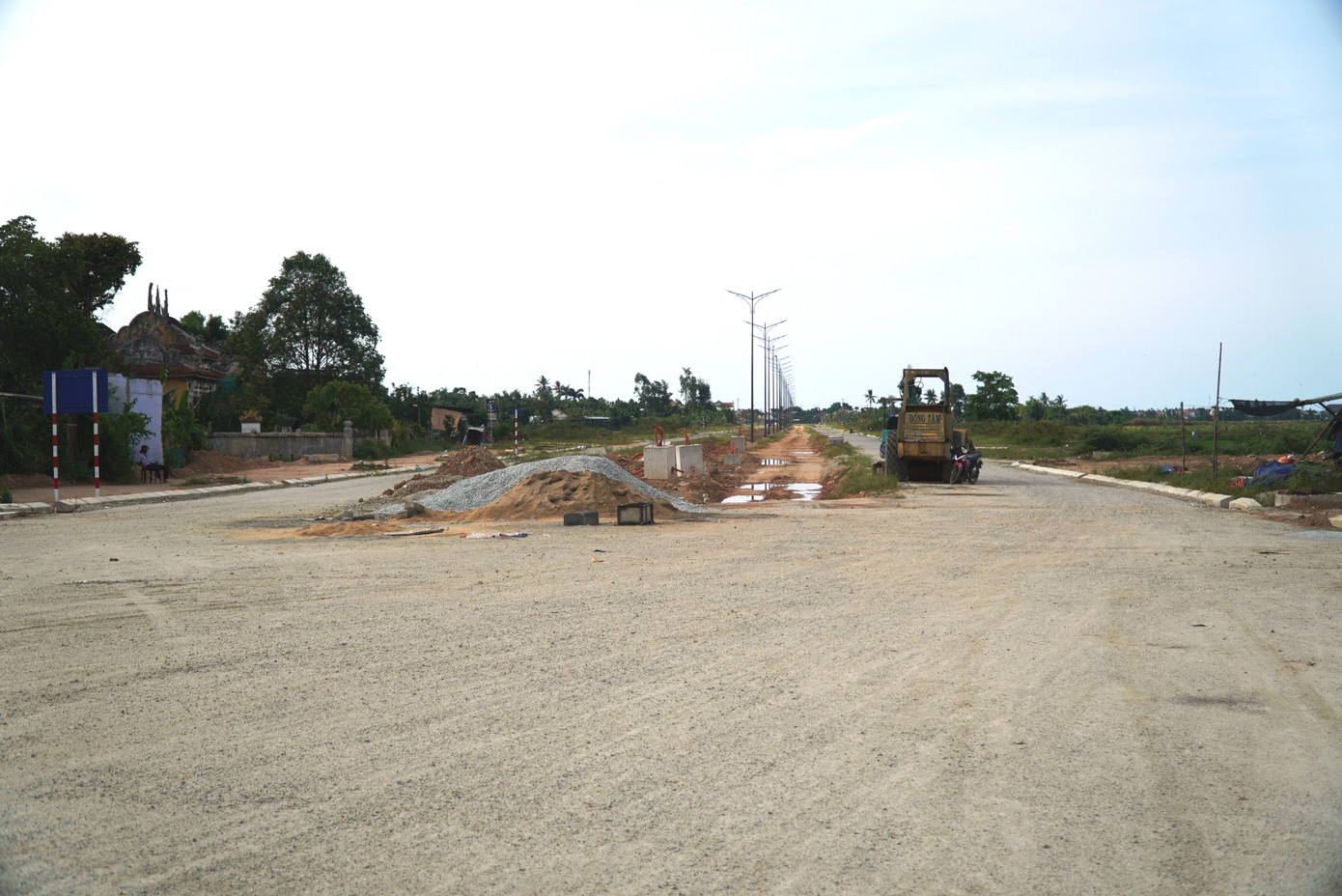 Gói thầu XL11 (đoạn Km 00+000 - Km 2+204), có giá trị hợp đồng hơn 58,1 tỷ đồng, nhà thầu thi công là Công ty TNHH Xây dựng Đồng Tâm (địa chỉ tại phường Thủy Phương, thị xã Hương Thủy, tỉnh TT-Huế), khởi công ngày 18/8/2018, tiến độ thi công 36 tháng. Gói thầu XL11 (đoạn Km 00+000 - Km 2+204), có giá trị hợp đồng hơn 58,1 tỷ đồng, nhà thầu thi công là Công ty TNHH Xây dựng Đồng Tâm (địa chỉ tại phường Thủy Phương, thị xã Hương Thủy, tỉnh TT-Huế), khởi công ngày 18/8/2018, tiến độ thi công 36 tháng.