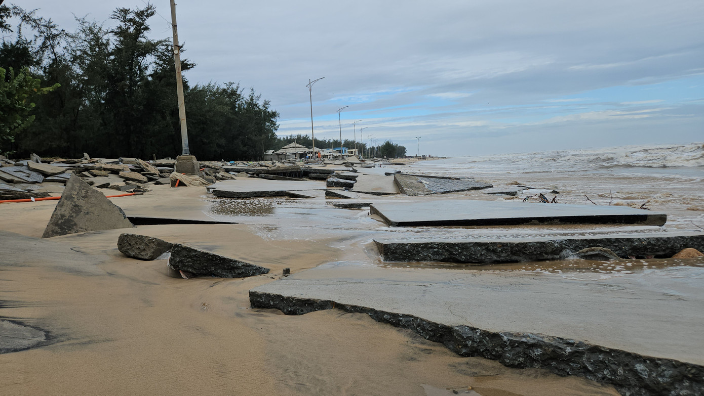 Sạt lở tiếp diễn tại khu vực ven biển tỉnh TT-Huế.