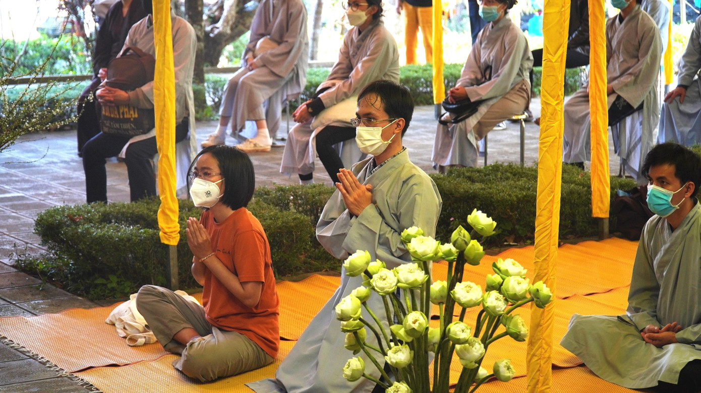 Hướng về Thiền đường Trăng Rằm - nơi đặt di thể Thiền sư để nhất tâm hộ niệm, đảnh lễ