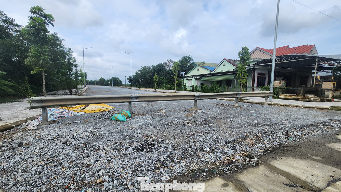 Từ khi hoàn thành đầu tư xây dựng kể từ đầu năm 2023 đến nay, công trình chưa một ngày được thông tuyến do bị rào khóa ở đầu tuyến tiếp giáp vị trí Km 850+100 thuộc Quốc lộ 1 (khu vực chợ Hôm, xã Lộc Sơn).