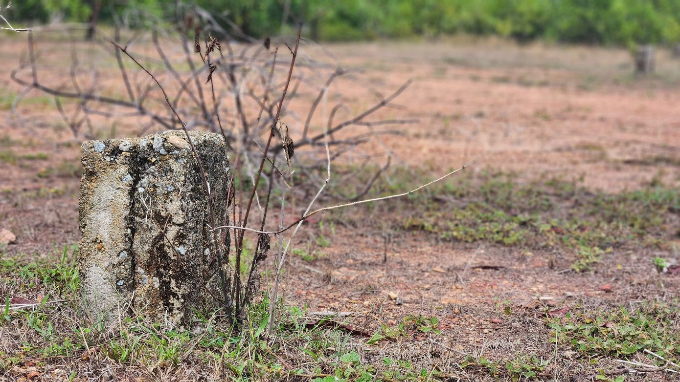 Mặt bằng khu quy hoạch đã được phân lô, cắm mốc nhưng không thể bố trí đấu giá, cho thuê vì vướng quy định pháp luật.