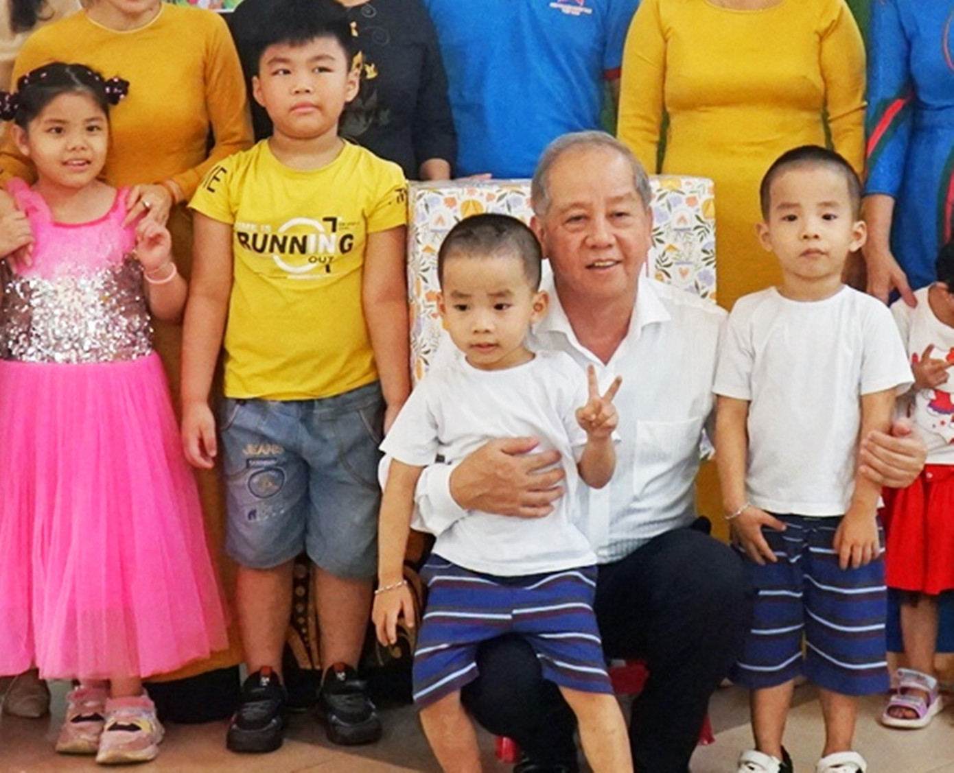 Phó Bí thư Thường trực Tỉnh ủy TT-Huế Phan Ngọc Thọ đến chung vui Tết Thiếu nhi 1/6 cùng những em nhỏ có hoàn cảnh đặc biệt tại Làng SOS Huế. Phó Bí thư Thường trực Tỉnh ủy TT-Huế Phan Ngọc Thọ đến chung vui Tết Thiếu nhi 1/6 cùng những em nhỏ có hoàn cảnh đặc biệt tại Làng SOS Huế.