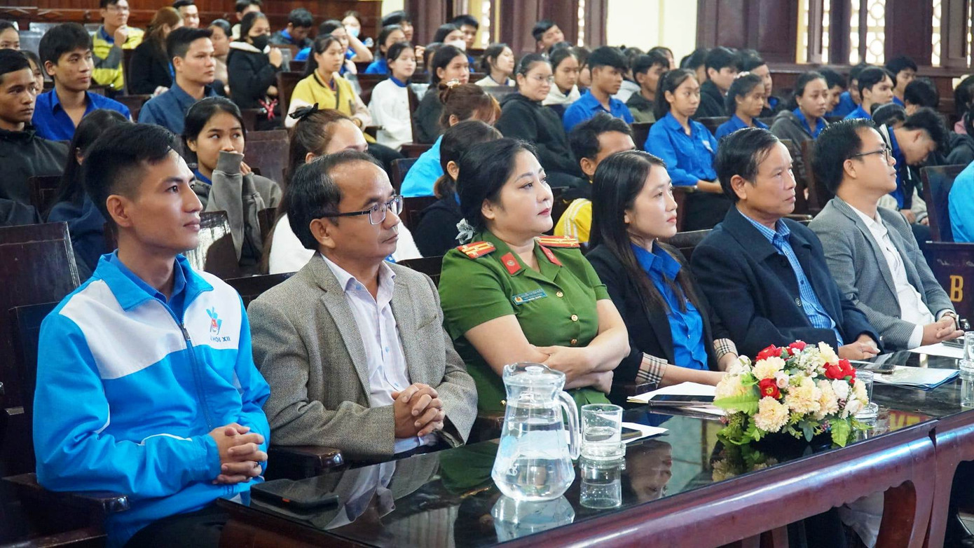 Chương trình thu hút nhiều đoàn viên, thanh niên, đại diện các cơ quan, ban ngành tỉnh TT-Huế và huyện Nam Đông tham gia.