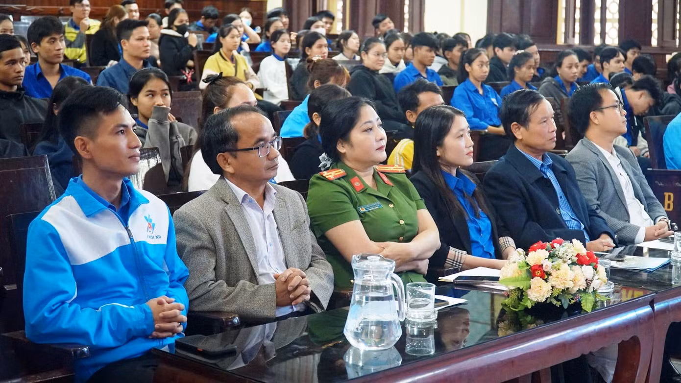 Chương trình thu hút nhiều đoàn viên, thanh niên, đại diện các cơ quan, ban ngành tỉnh TT-Huế và huyện Nam Đông tham gia.