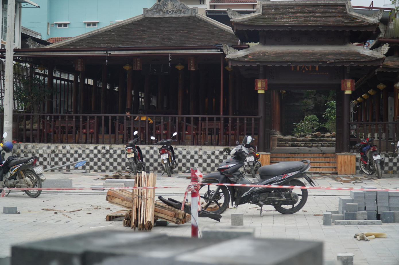 Trước khi triển khai DA chỉnh trang, Hai Bà Trưng là một trong những tuyến phố sầm uất với nhiều cửa hiệu kinh doanh, nhà hàng ẩm thực, rạp phim, trụ sở doanh nghiệp và công sở nhà nước…