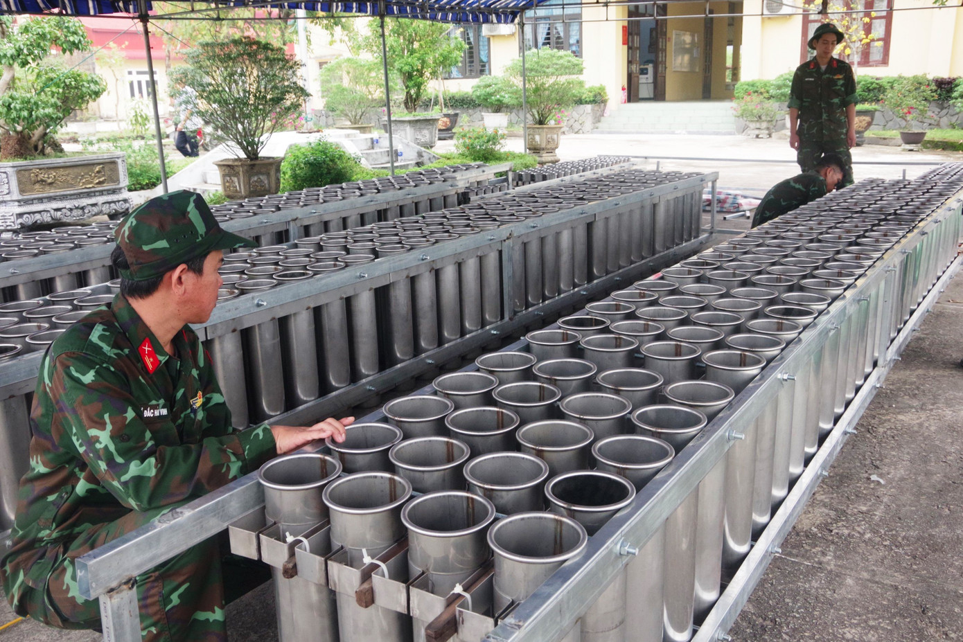 Đến chiều 9/2 (30 Tết), công tác chuẩn bị cho chương trình bắn pháo hoa nổ tầm cao mừng Giao thừa tại các địa phương thuộc tỉnh TT-Huế đã cơ bản hoàn tất. Đến chiều 9/2 (30 Tết), công tác chuẩn bị cho chương trình bắn pháo hoa nổ tầm cao mừng Giao thừa tại các địa phương thuộc tỉnh TT-Huế đã cơ bản hoàn tất.