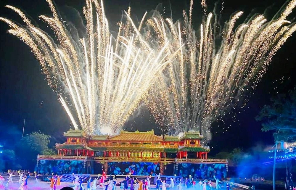 Ngoài trung tâm TP. Huế, trên địa bàn TT-Huế còn tổ chức 3 địa điểm bắn pháo hoa tầm cao tại các huyện A Lưới, Phú Lộc, Phong Điền.