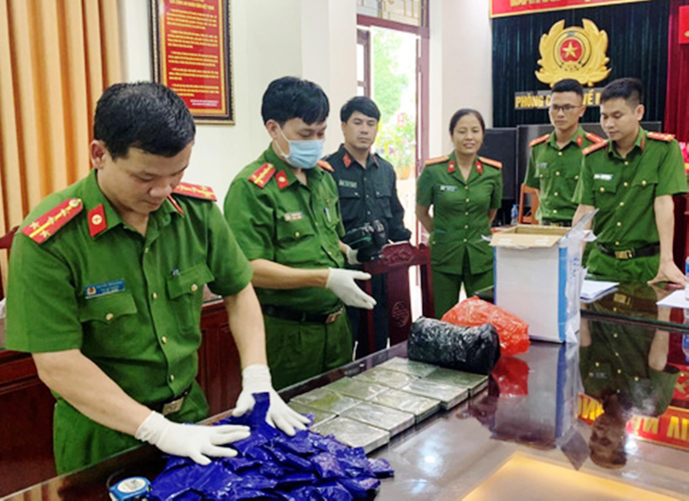 Công an tỉnh Thanh Hóa bắt nhóm vận chuyển 10 bánh heroin, hơn 22.000 viên ma túy tổng hợp từ Lào về Việt Nam. Ảnh do CA cung cấp