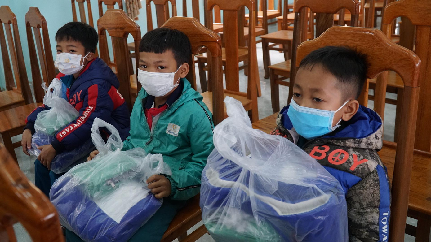 Món quà tết bất ngờ đối với trẻ em vùng cao Món quà tết bất ngờ đối với trẻ em vùng cao