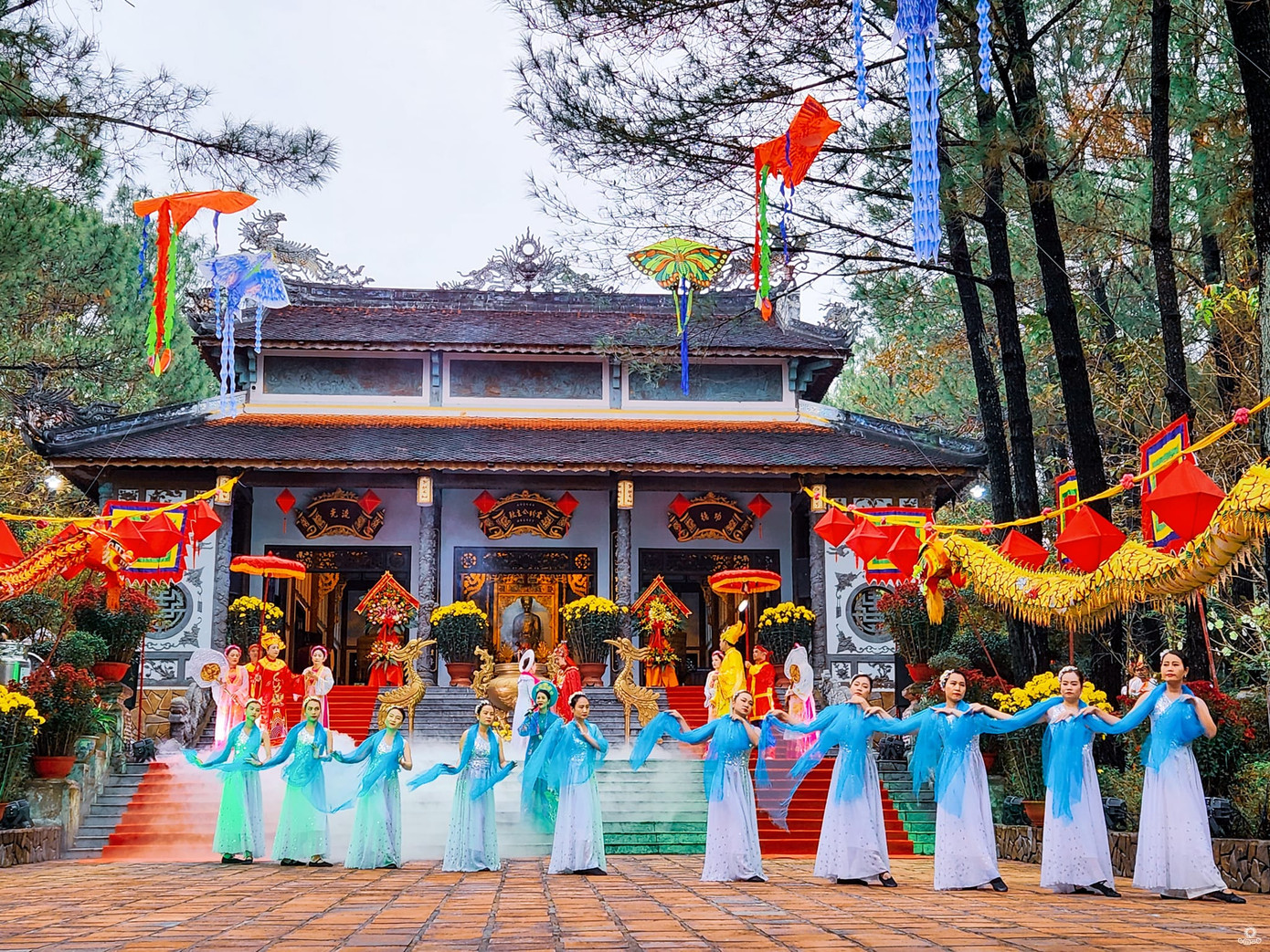 Lễ hội đền Huyền Trân 2023 là hoạt động tiêu biểu của Festival Huế mùa Xuân (thuộc khuôn khổ Festival Huế 4 mùa năm 2023). Ảnh: Xuân Đạt. Lễ hội đền Huyền Trân 2023 là hoạt động tiêu biểu của Festival Huế mùa Xuân (thuộc khuôn khổ Festival Huế 4 mùa năm 2023). Ảnh: Xuân Đạt.