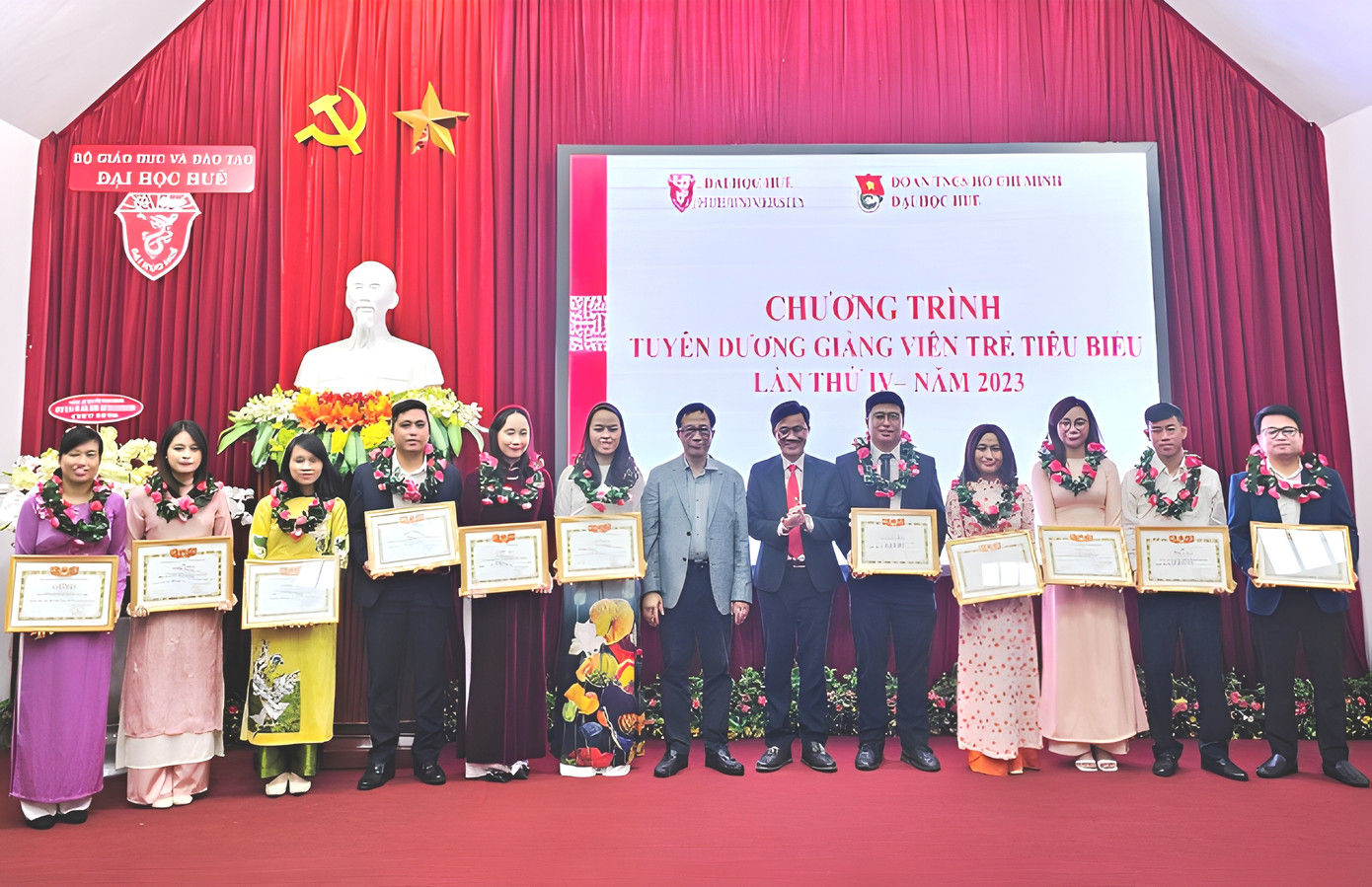 13 giảng viên trẻ được Đoàn Đại học Huế tuyên dương năm 2023. Ảnh: N.Minh