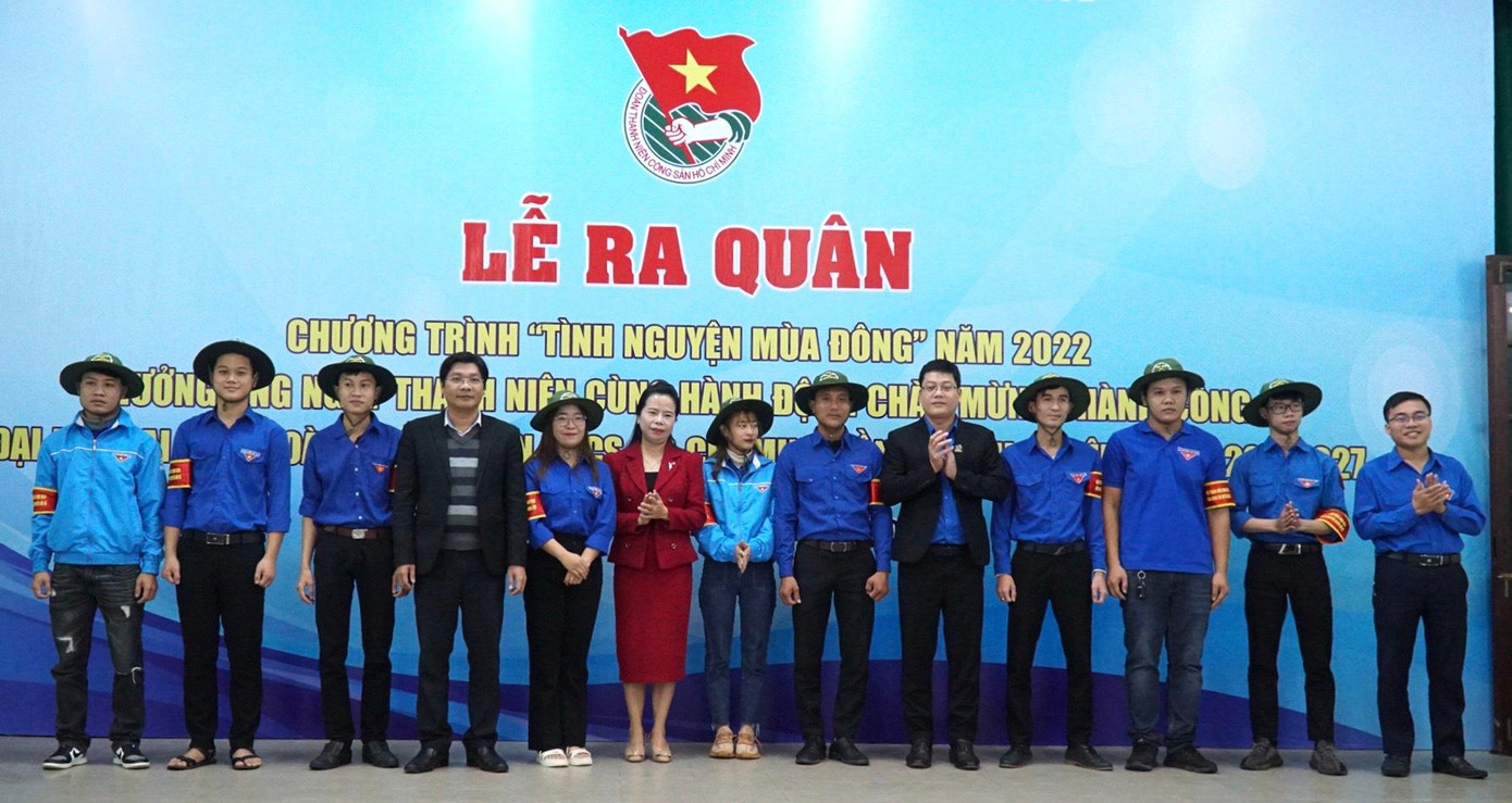 Ra mắt đội hình thanh niên xung kích đồng hành cùng “Chuyển đổi số” trên địa bàn thị xã Hương Thủy. Ảnh: N.V