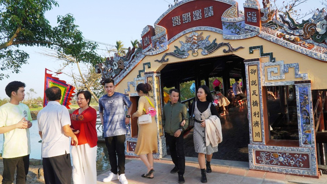 Cầu ngói Thanh Toàn - địa điểm du lịch nổi tiếng xứ Huế