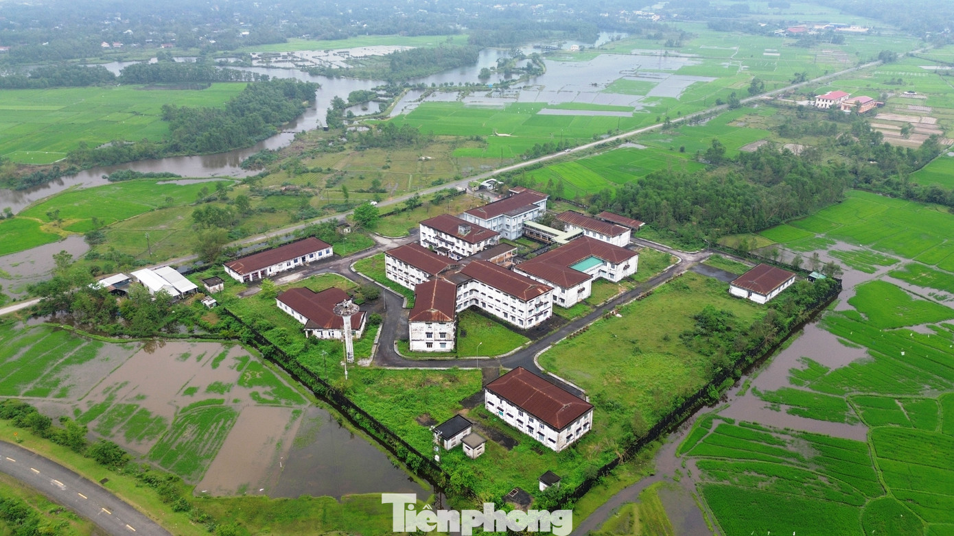 Ông Nguyễn Thanh Bình còn lưu ý, theo Nghị quyết 54 của Bộ Chính trị, Huế hướng tới trở thành trung tâm y tế chuyên sâu của cả nước, trong đó Bệnh viện Trung ương Huế là một trong 6 bệnh viện đặc biệt của cả nước, còn Trường Đại học Y Dược - Đại học Huế xây dựng mô hình kết hợp đào tạo và thực hành. Việc nâng cấp Bệnh viện đa khoa Chân Mây thành một thiết chế y tế mạnh, chuyên sâu không chỉ phục vụ nhu cầu khám chữa bệnh mà còn tạo sức lan tỏa trong khu vực, góp phần vào chiến lược phát triển dài hạn của thành phố Huế.