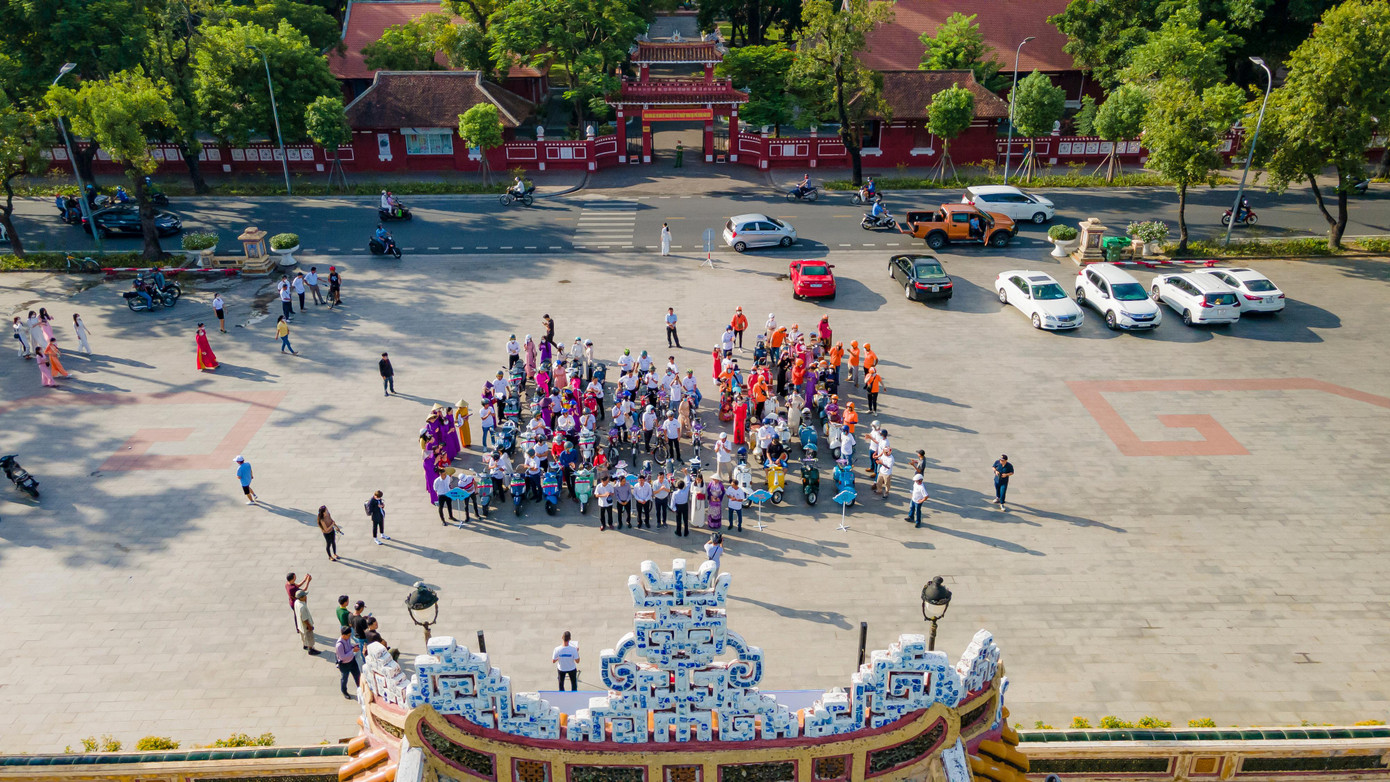 Hoạt động diễu hành xe máy cổ do Sở Du lịch phối hợp Hiệp hội Du lịch tỉnh TT-Huế và các đơn vị, doanh nghiệp dịch vụ du lịch trên địa bàn đồng tổ chức sáng 9/7.