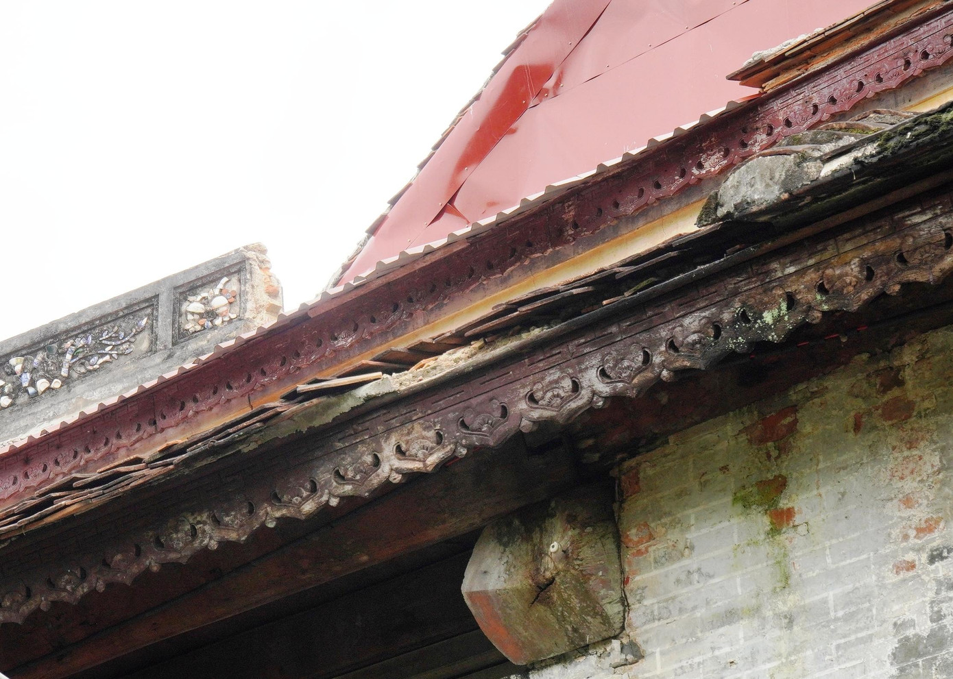 Qua 22 lần trùng tu, do yếu tố thời gian và ảnh hưởng nghiêm trọng của thời tiết, đặc biệt là đợt mưa bão dồn dập cuối năm 2020, di tích đặc biệt điện Thái Hòa xuống cấp nghiêm trọng, một số cấu kiện gỗ đã mục ruỗng, không đảm bảo an toàn. Do đó, việc đầu tư trùng tu, tôn tạo công trình là hết sức cấp thiết.