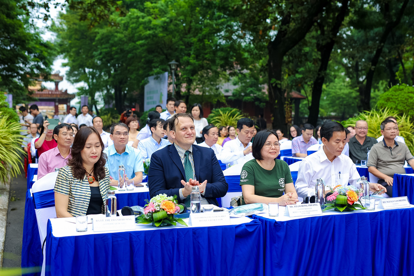 Các đại biểu trong nước và quốc tế tham dự chương trình.