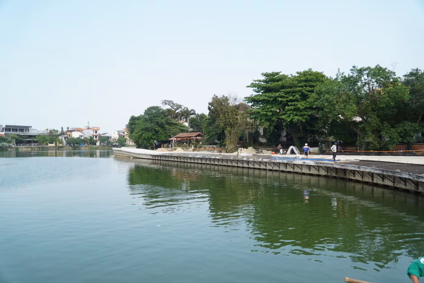 Sau tuyến đi bộ độc đáo ven bờ Nam sông Hương là cầu gỗ lim, người dân Huế kỳ vọng tuyến đường đi bộ có một không hai ven sông Như Ý (con sông đào có từ thời nhà Nguyễn) này sẽ là điểm nhấn mới về tham quan, du lịch, ngắm cảnh, phục vụ phát triển kinh tế xã hội và phòng chống xói lở, giảm nhẹ thiên tai của địa phương.
