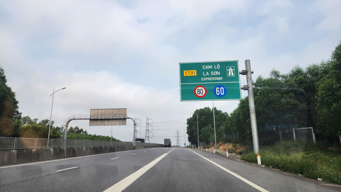 Cao tốc Cam Lộ - La Sơn được đầu tư thêm 25 tỷ đồng nhằm thi công bổ sung điều chỉnh nhiều hạng mục bảo đảm an toàn giao thông.
