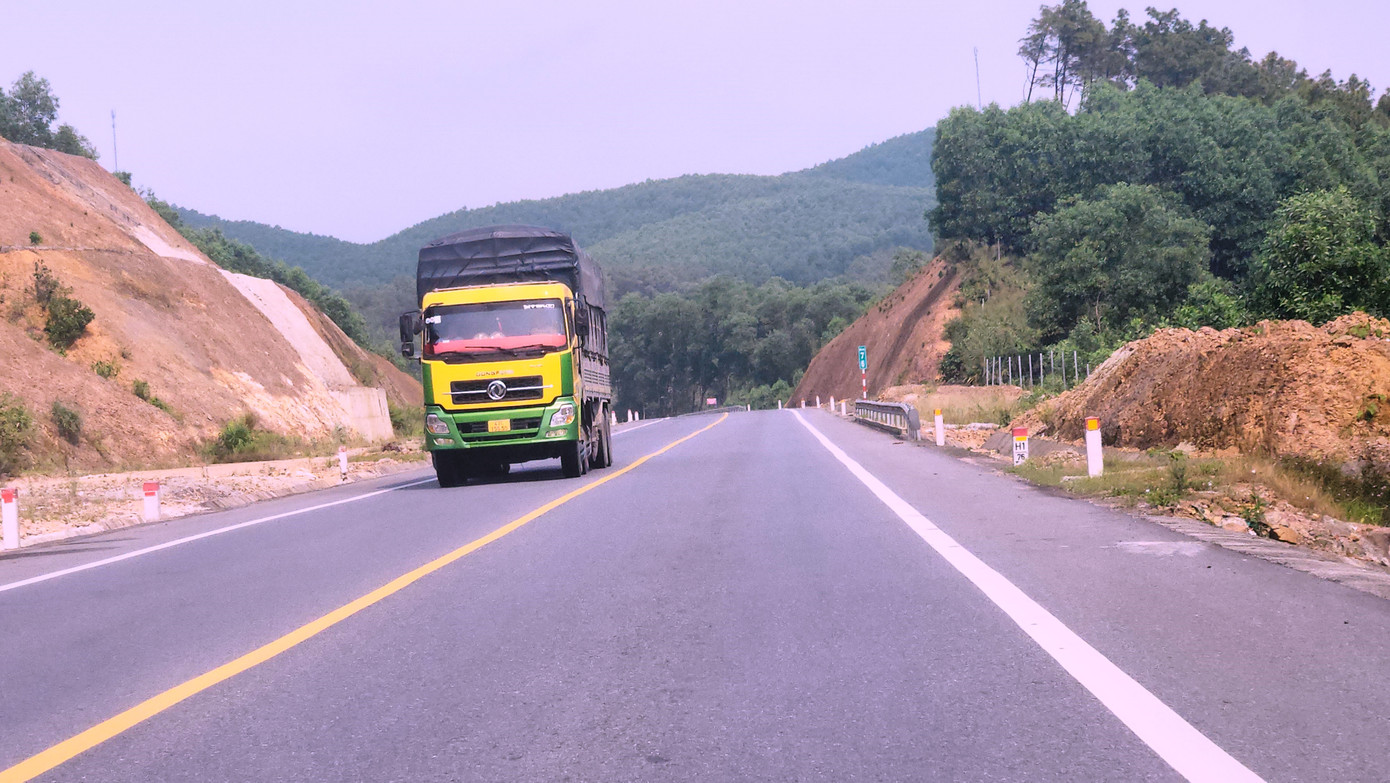 Hệ thống làn dừng khẩn cấp cũng sẽ được khảo sát, chọn vị trí thi công bổ sung trên tuyến cao tốc Cam Lộ - La Sơn.