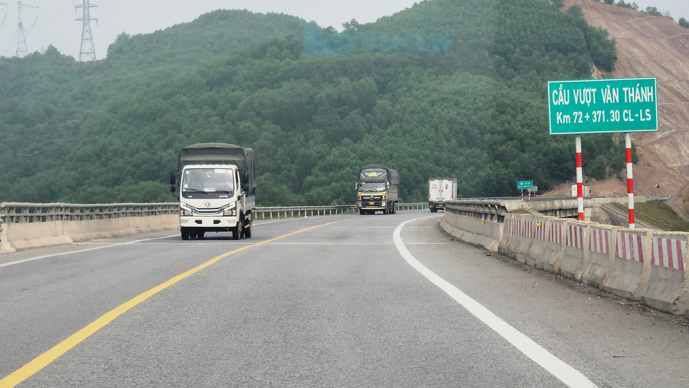 Hệ thống biển báo, biển hướng dẫn, cảnh báo sẽ được tăng dày trong thời gian tới.