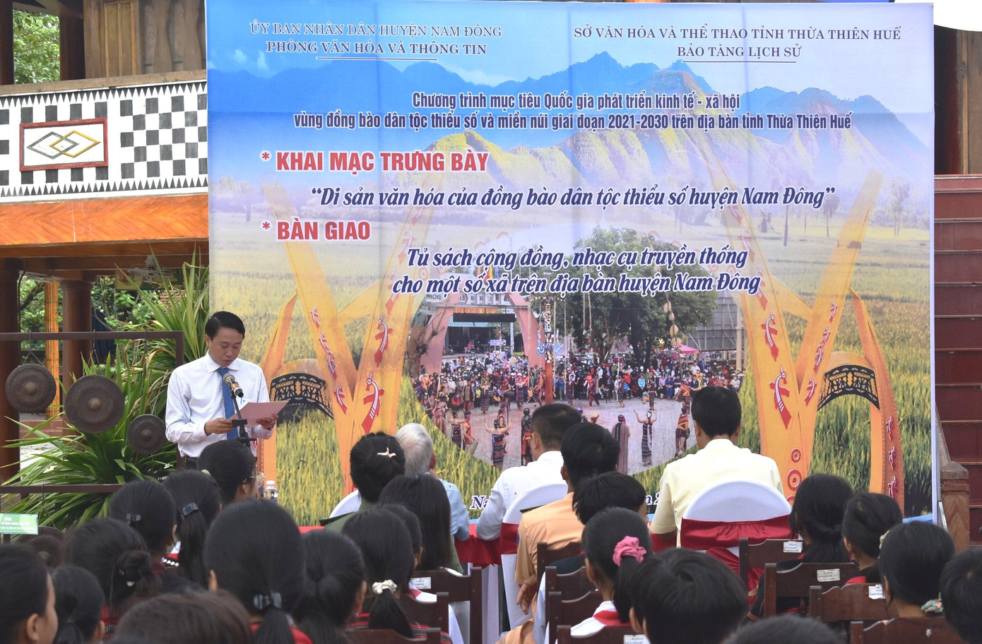 Khai mạc trưng bày chuyên đề. (Ảnh: BTLS)