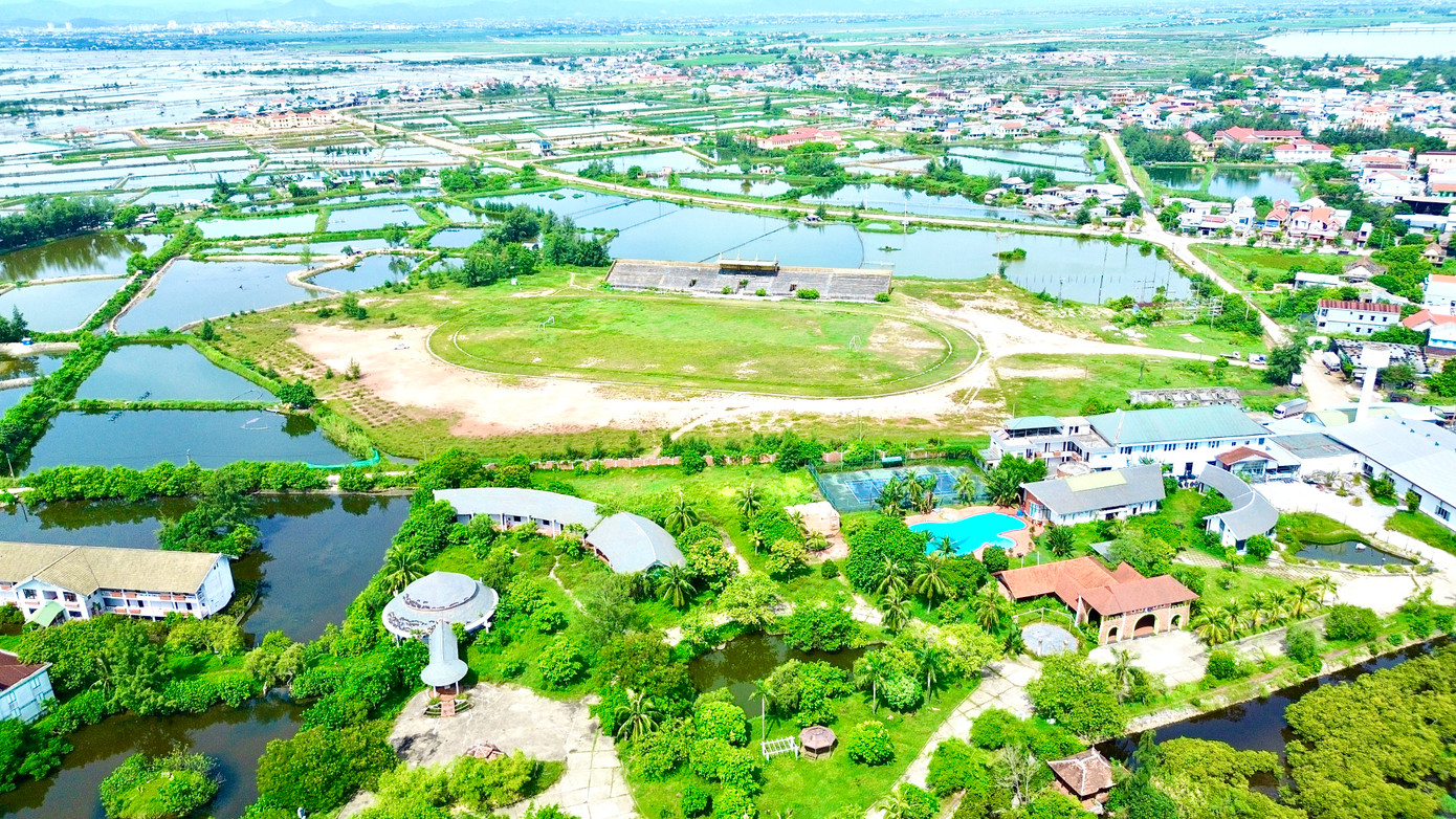 Ông Phong nhìn nhận, sau khi phường Thuận An mới hợp nhất từ nhiều phường, xã ven biển TP Huế, nhu cầu tập luyện, vui chơi giải trí, tổ chức sự kiện thể thao, văn hóa của người dân địa phương sẽ rất lớn. Do đó, thời gian tới, chính quyền địa phương sẽ phối hợp cơ quan chức năng tiến hành kiểm tra, rà soát và kiến nghị cấp có thẩm quyền bố trí kinh phí để đầu tư xử lý những bất cập của công trình, cải tạo mặt sân, sửa chữa những hạng mục xuống cấp, hư hỏng, bổ sung thêm hàng rào… nhằm khai hiệu quả, đúng mục đích đối với một trung tâm văn hóa, thể thao trọng điểm của phường mới.