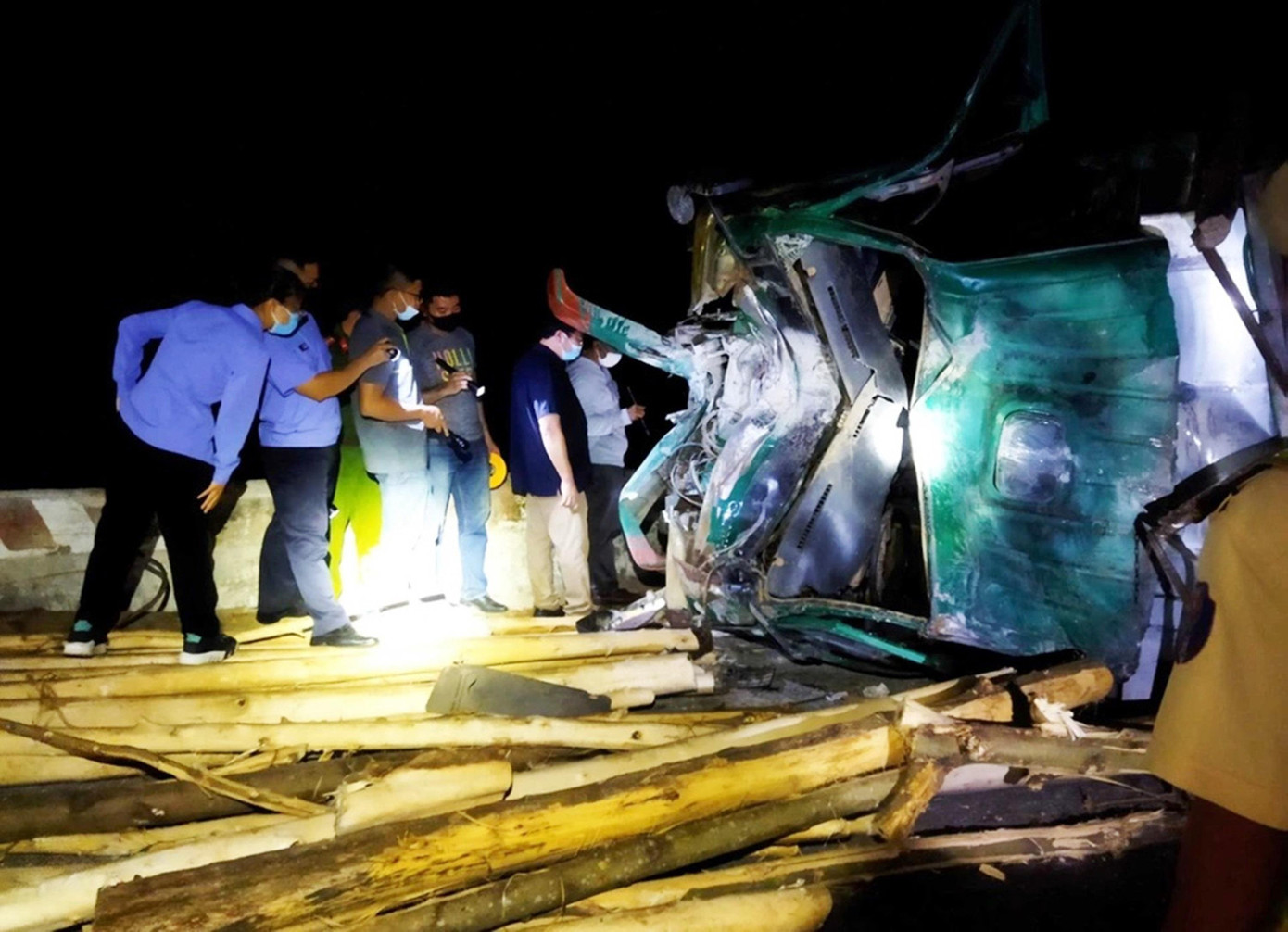 Hiện trường vụ tai nạn giao thông thảm khốc làm 4 người tử vong. Ảnh: CTV