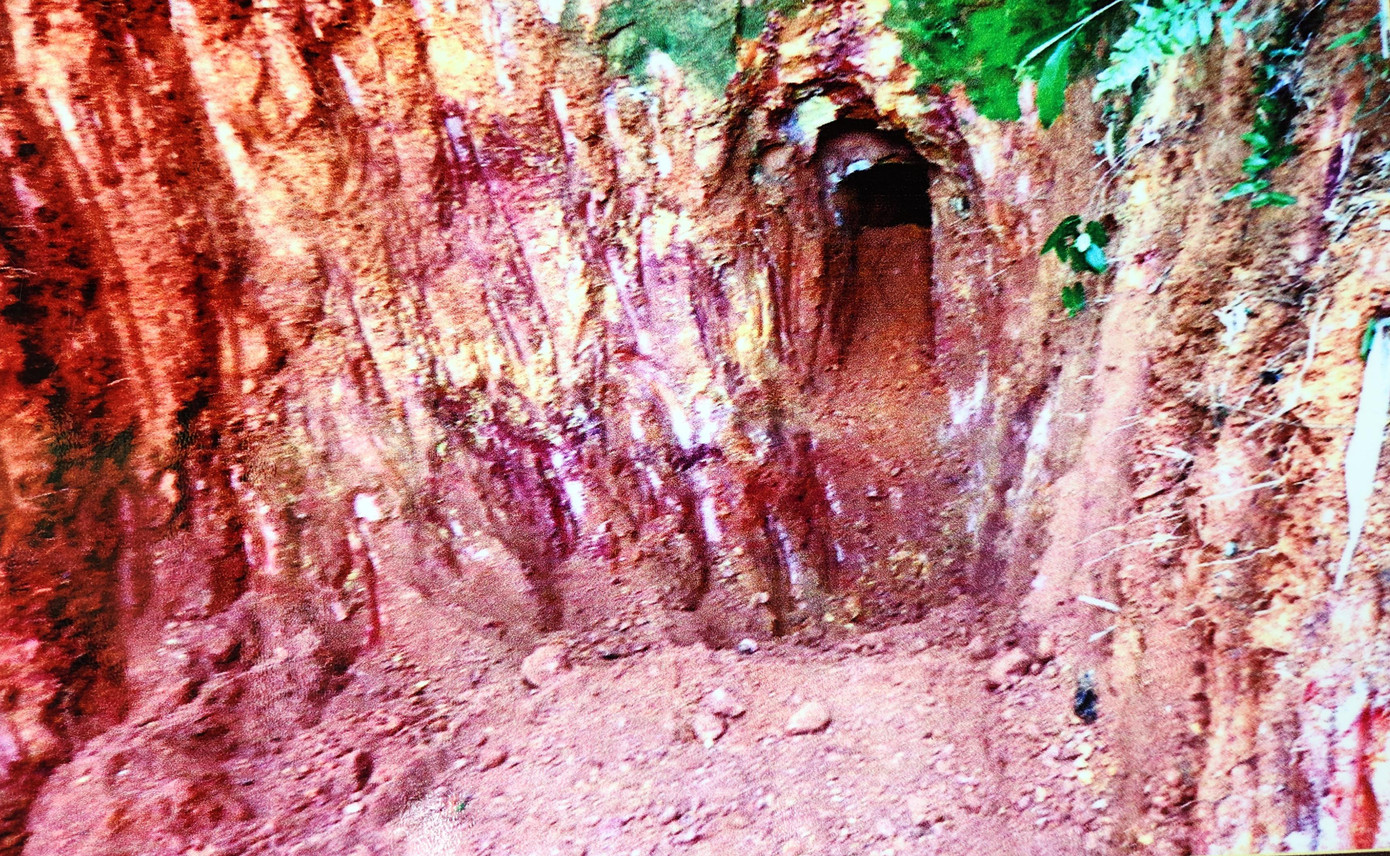 Tại địa đạo Khu ủy Trị Thiên Huế đã diễn ra nhiều cuộc họp quan trọng, có ý nghĩa quyết định. Đặc biệt, là các cuộc họp vào tháng 8 và tháng 10 năm 1967, Thường vụ Khu ủy và Thành ủy Huế họp để thảo luận, quyết định các phương án tấn công và nổi dậy Xuân Mậu Thân 1968. Tháng 12/1967, Thường vụ Khu ủy họp để quyết định lần cuối cùng toàn bộ kế hoạch tấn công Huế và các hướng phối hợp của các Đoàn 4, 6 và 7. Trong ảnh là dấu tích địa đạo phát lộ thời điểm trùng tu (ảnh TL) Tại địa đạo Khu ủy Trị Thiên Huế đã diễn ra nhiều cuộc họp quan trọng, có ý nghĩa quyết định. Đặc biệt, là các cuộc họp vào tháng 8 và tháng 10 năm 1967, Thường vụ Khu ủy và Thành ủy Huế họp để thảo luận, quyết định các phương án tấn công và nổi dậy Xuân Mậu Thân 1968. Tháng 12/1967, Thường vụ Khu ủy họp để quyết định lần cuối cùng toàn bộ kế hoạch tấn công Huế và các hướng phối hợp của các Đoàn 4, 6 và 7. Trong ảnh là dấu tích địa đạo phát lộ thời điểm trùng tu (ảnh TL)