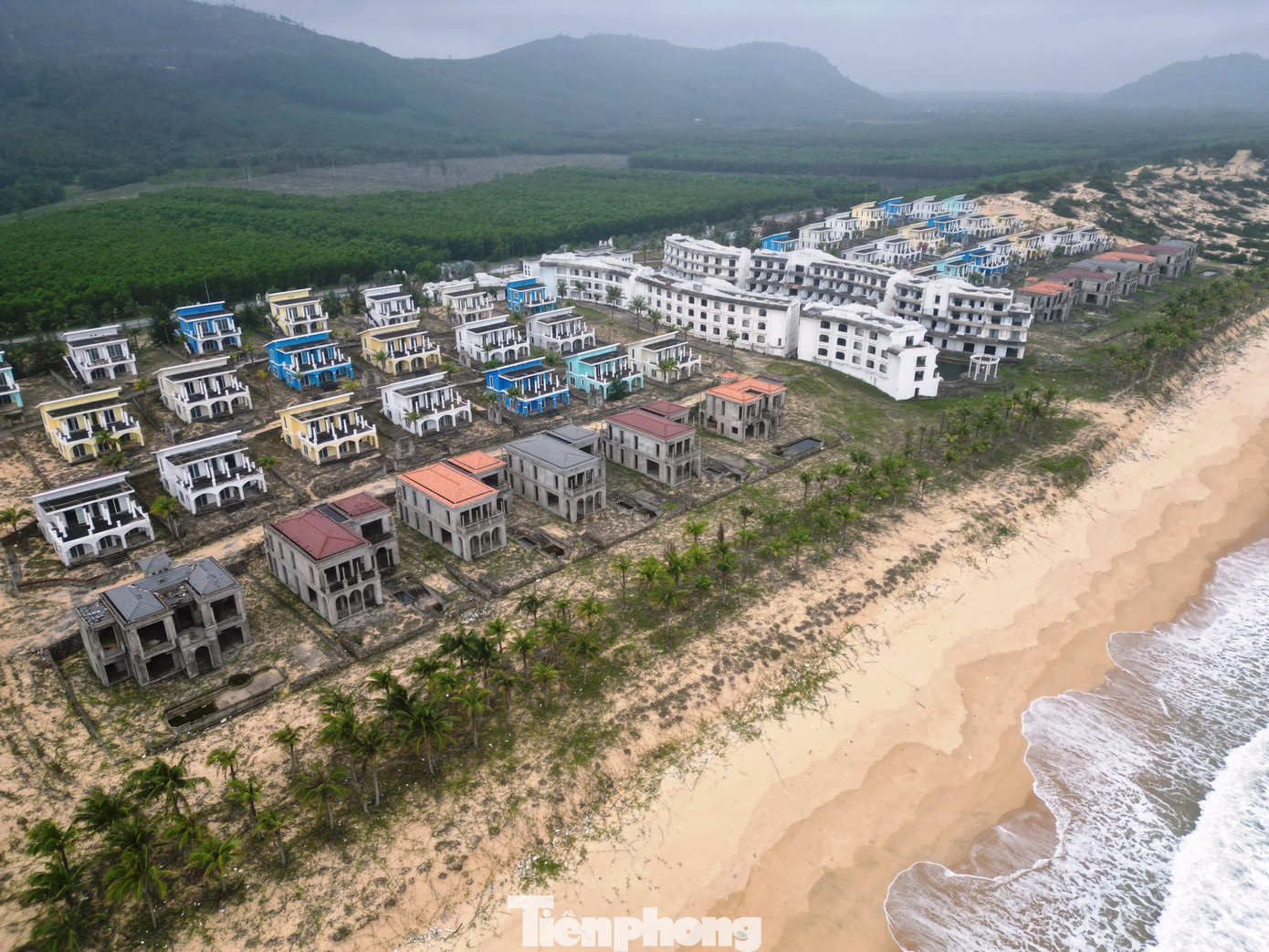 Đây là dự án đã qua 4 lần điều chỉnh chứng nhận đầu tư, với tổng vốn đăng ký 838,5 tỷ đồng, diện tích sử dụng đất khoảng 6,9ha. Mục tiêu dự án nhằm tập trung xây dựng và kinh doanh khu du lịch đạt tiêu chuẩn quốc tế, gồm các biệt thự, nhà hàng, cửa hàng bán lẻ, bể bơi, spa, sân tennis, khu vui chơi giải trí và các tiện ích liên quan phù hợp khác.