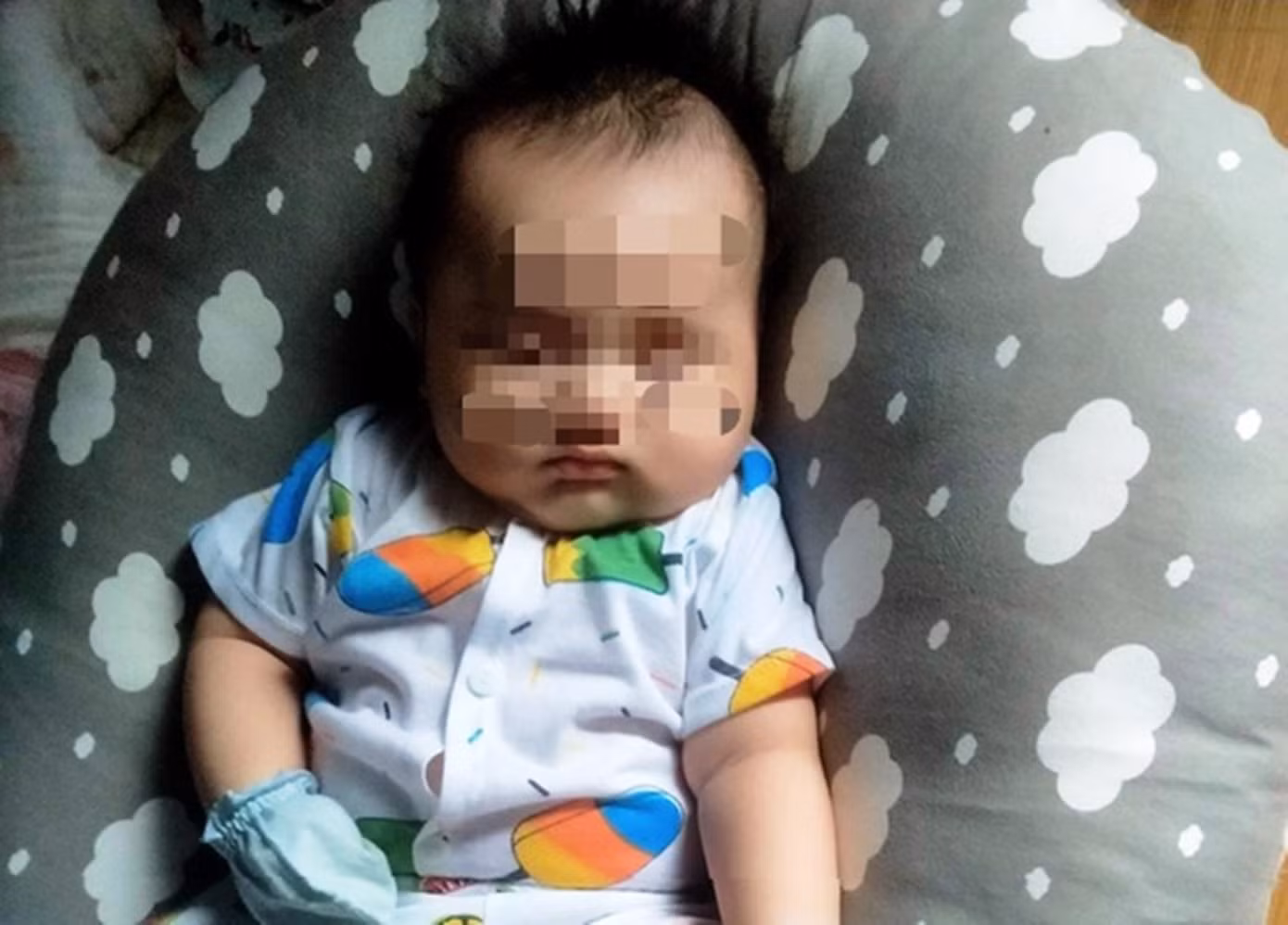 Bé trai kháu khỉnh, cân nặng 5kg được phát hiện bị bỏ rơi ở cầu Đá Bạc, thị trấn Phú Lộc. Ảnh: T.T.P.L Bé trai kháu khỉnh, cân nặng 5kg được phát hiện bị bỏ rơi ở cầu Đá Bạc, thị trấn Phú Lộc. Ảnh: T.T.P.L
