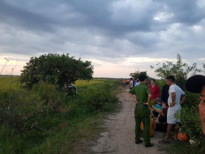 Lực lượng chức năng có mặt tại hiện trường để xác minh, điều tra nguyên nhân vụ việc. Ảnh: CTV