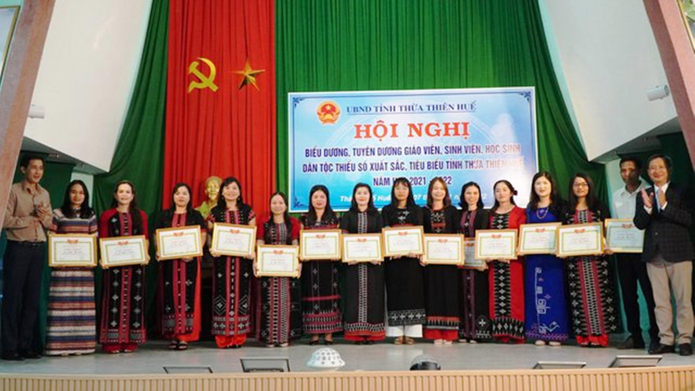 TT-Huế tuyên dương học sinh, sinh viên, giáo viên xuất sắc vùng dân tộc thiểu số và miền núi.