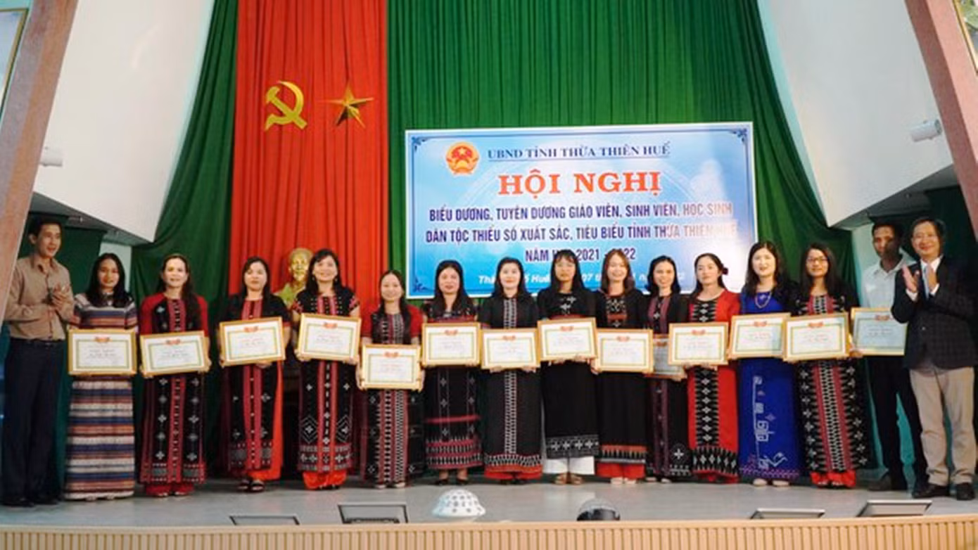 TT-Huế tuyên dương học sinh, sinh viên, giáo viên xuất sắc vùng dân tộc thiểu số và miền núi.